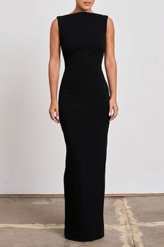 Beautiful black dress, perfect for a cocktail party or an evening event. Classic Evening Dress For Gala, Classic Party Maxi Dress, Sleek Fitted Evening Dress For Black-tie Events, Classic Evening Gown Maxi Length, Classic Fitted Evening Maxi Dress, Classic Fitted Evening Gown, Sleek Fitted Maxi Dress For Black-tie Events, Sleek Fitted Dresses For Black-tie Events, Classic Evening Maxi Dress With Fitted Bodice