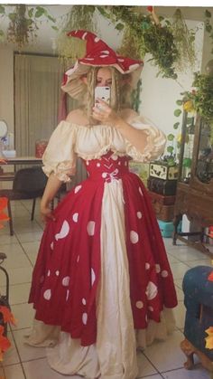 Pretty Dresses Cottagecore, Mushroom Pirate Costume, Ren Faire Outfits Mushroom Fairy, Red Mushroom Outfit, Elven Fairy Costume, Cute Outfits Mushroom, Mushroom Lady Cosplay, Fairy Cosplay Dress, Ren Faire Costume Plus Size