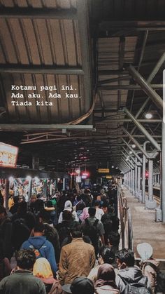 many people are waiting for the train to arrive