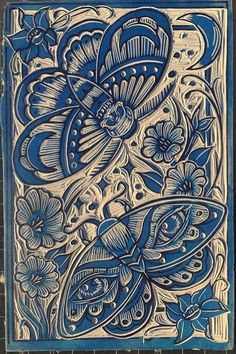 an intricately designed tile with blue and white designs on the front, side and back