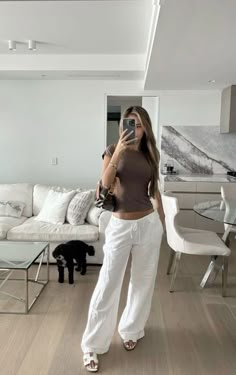 Clean Girl Summer Outfits, Clean Girl Outfits Summer, White Linen Pants Outfit, Outfit Ideaa, Airport Outfit Summer, Linen Style Fashion, Spring And Summer Outfits, Linen Pants Outfit, White Pants Outfit