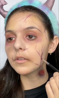 13 Non-Scary Zombie Makeup For Kids For Halloween Diy Zombie Costume For Kids, Halloween Zombie Makeup Ideas, Zombie Makeup Ideas Easy, Zombie Makeup For Kids, Zombie Makeup Kids, Zombie Outfit Ideas, Simple Zombie Makeup, Diy Zombie Makeup, Undead Makeup