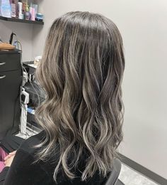 I love seeing how many women are embracing their gray hair and sharing their journeys on social media. As women, we tend to have unrealistic expectations for ourselves, in all areas of our lives, and this carries over into our hair. But, the fact is, pretty much all of us will go gray at some Blonde To Gray Hair, Blonde To Gray Hair Transition, Blonde To Gray, Blonde Haired Woman, Hair Blending, Gray Hair Transition