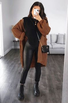 4d6e4749289c4ec58c0063a90deb3964desc51287188ri Drinks Date Outfit, Chic Teacher Outfits, Knitted Cardigan Outfit, Houseparty Outfits, Knit Cardigan Outfit, Rebellious Fashion, Stylish Winter Outfits, Brown Cardigan