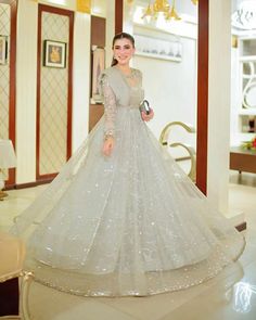 Modest Indian Wedding Dresses, Maxi For Wedding, Long Frok, Dulhan Lehenga, Danish Wedding, Mint Outfit, Outfit Elegante, Bridal Lehenga Designs