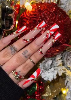 Nail Art Designs For Wedding, Nail Decoration Ideas, Christmas Nails Designs, Christmas Nail Designs Easy, Fall Szn, Christmas Nail Colors, Creative Nail Art, Junk Nails, New Years Eve Nails