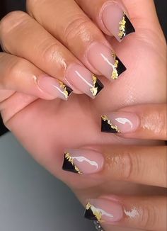 Black Tan And Gold Nails, Black And Gold Nail Tips, Black And Gold Biab Nails, Gold And Black Gel Nails, Gold Black Nails Design, Black And Gold Nails Short Square, Black Gold Nails Short, Gold And Black Nails Short, Black And Gold Nails Square