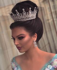 Bridal Veils And Headpieces, Make Fashion, Gorgeous Hairstyles, Make 10, Bridal Makeup Wedding, Tiara Hairstyles, Wedding Hairstyles For Long Hair