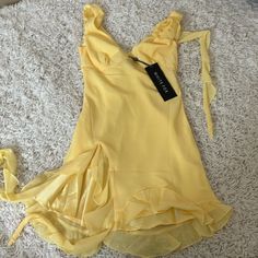 Size: Xs Brand New Flirty Yellow V-neck Mini Dress, Dark Yellow Dress, Yellow Dress Accessories, Dresses Yellow, Fox Dress, Tropical Outfit, Yellow Dresses, Yellow Mini Dress, White Fox Boutique