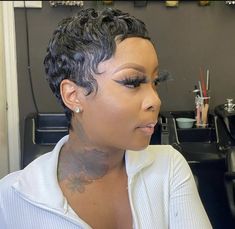 Toni Braxton Short Hair, Short Hair 90s, 90s Pixie, Hair 90s, Relaxed Hairstyles