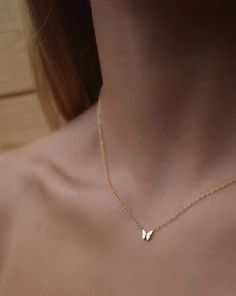 Gold Minimal Necklace, Minimal Jewelry Aesthetic, Classy Jewelry Aesthetic, Aesthetic Gold Chain, Minimal Jewelry Necklace, Everyday Necklace Simple, Classy Rings, Butterfly Chain Necklace, Dainty Butterfly Necklace