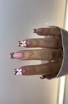 Pink Leo Nails, Leopard Christmas Nails, Leapord Nails Acrylic, Bedroom Wall Decoration, Wall Decoration Ideas, Become Rich, Become Wealthy