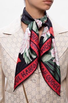 Scarf On Bag, Silk Scarf Design, Silk Neck Scarf, Gucci Scarf, Ways To Wear A Scarf, Red Border, Luxury Scarves, Floral Scarf, Scarf Design