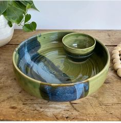 Handmade Pottery Bowls, Chip And Dip Bowl, Chip And Dip, Green Pottery, Cerámica Ideas, Wheel Thrown Pottery, Dip Bowl