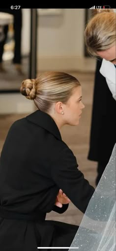 Wedding Bun With Front Pieces, Sofia Richie Bun Wedding, Sofia Richie Bridal Hair, Sleek Back Updo, Sofia Richie Half Up Half Down, Sophie Richie Hair Wedding, Sofia Richie Wedding Hair Bun, Sofia Richie Sleek Bun, Mid Head Bun