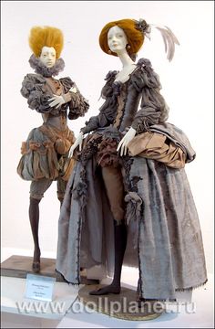 two mannequins dressed in old fashion clothing