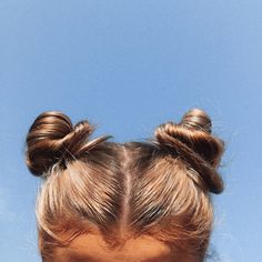 Space buns #hair #festivalhair #ravehair #spacebuns Space Buns Festival, Toddler Space Buns, Space Buns Aesthetic, High Space Buns, 70s Makeup And Hair, Mun Aesthetic, Space Bun Hairstyles, Sister Shoot, Space Buns Hair