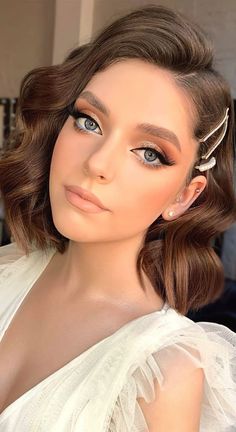 Wedding Makeup Gray Eyes, Round Face Bride Hairstyle, Makeup Cantik, Wedding Eyes, Mekap Mata, Wedding Makeup Tutorial, Wedding Eye Makeup, Bridal Eye Makeup, Bridal Makeup Natural