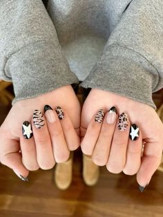 French Tip With Zebra Print, Zebra Gel Nails, Black And White Cheetah Nails, Zebra Print French Tips, Gel Nail Ideas Winter, Zebra Almond Nails, Rodeo Nail Ideas, Cute Nails For Winter Simple, Nail Designs Extra