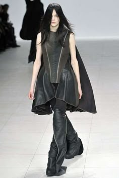 Rick ownes Rick Owens Runway, Fashion Designer Studio, Fashion History, Rick Owens, Editorial Fashion, Paris Fashion Week, Fashion Inspo Outfits