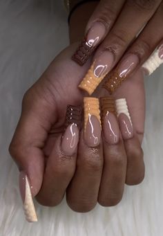 Brown Or Tan Nails, Short Fall Set Nails, Brown And Tan Nails, Tan Nails Design, Shades Of Brown Nails, Tan Nail Designs, Brown And Gold Nails, Nails Aesthetics, Tan Nails