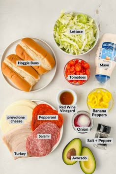 an image of food labeled in english and spanish on a plate with salad, hotdog buns, lettuce, tomato, mayonna, onion, ketchup, mustard, pepperoni