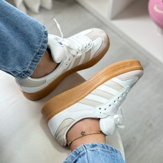 Es Shoes, Cute Sneakers, August 17, Shoe Fits, Girls Best Friend, Outfits Aesthetic, Fashion Shoes, Autumn Fashion, Tennis