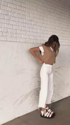 White Canvas Pants Outfit, Utah Girl, Throwing Fits, Work Fits, Outfit Inspired, Style 2023, School Looks, College Style, Fall Fits