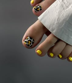 Trendy Pedicure, Easy Toe Nail Designs, Elegant Nail Art, Easy Patterns, Toe Nail Designs