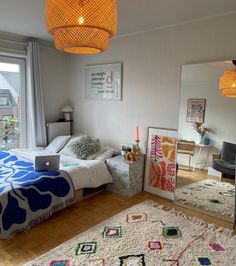 a bedroom with a bed, desk and mirror in it's centerpieces