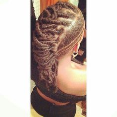 Pinterest: @Kekedanae20 Mohawk Locs For Women, Mohawk Loc Styles, Mohawk Locs, Locs Undercut, Styles For Dreads, Feminine Undercut, Dreadlock Mohawk, Locs For Women