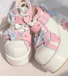 Kawaii Shoes, Really Cute Outfits, Pretty Shoes, Dream Shoes, Kawaii Clothes, Platform Sneakers, 7 And 7, Platform Shoes, Cute Shoes