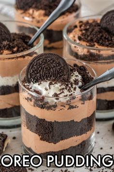 oreo pudding in glass cups with spoons on the side and oreo cookies