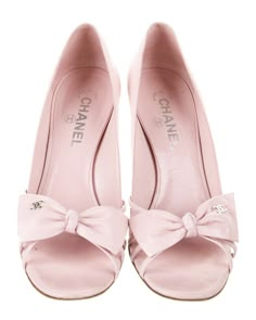 chanel bow pumps Chanel Rose, قلادات متدلية, Gossip Girls, Bow Pumps, Pink Chanel, Retro Mode