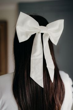 At a glance - More durable stretch silk - Handstitched finish - Ethically sewn in the UK - Your choice of a metal comb or barrette clip Tie your love up in a bow and finish your bridal style with an elegant yet playful silk hair bow comb. You can make a statement with our larger silk bow size with our signature detachable tails so you can even change them for your evening look. The Hallie bridal bow features our shortest tail length. If you are looking for a custom tail length, just drop me a me Silk Hair Bow, Bridal Bow, Hen Party Outfits, Bow Wedding, Bridal Accessory, Tulle Veils, Metal Comb, Tulle Bows, Silk Accessories