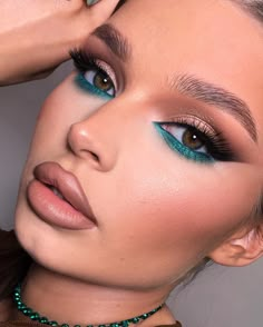 Turquoise Eye Makeup, Turquoise Makeup, Turquoise Eyeshadow, Blue Eyeshadow Looks, Eye Makeup Images, Holiday Makeup Looks, Makeup Shades, Makeup Challenges, Makeup On Fleek