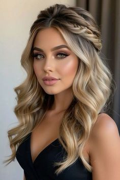 Long Wedding Hairstyles Down, Mekap Mata, Winter Wedding Hair, Long Hair Wedding Styles, Video Tiktok, Wedding Hair Inspiration, روتين العناية بالبشرة, Penteado Cabelo Curto, Wedding Hair Makeup