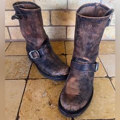 Antiqued Black Color Give It A Worn Vintage Appeal. Euc. No Box. Frye Veronica Short, Frye Veronica, Frye Shoes, Most Favorite, Moto Boots, Black Color, Black And Brown, Size 6, Women Shoes