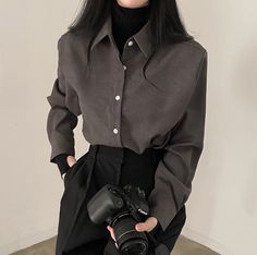 Turtleneck Outfit Business Casual, Chuuya Outfit Ideas, Dark Aesthetic Outfits Classy, Tomboy Dresses, Women Aesthetics, Star Room, Fesyen Islam, Dark Academia Outfit, Academia Outfits