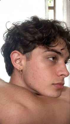 Short Wavy Hair Masculine, Masculine Wavy Haircut, Men Wavy Haircut, Men's Curly Hairstyles, Mens Medium Length Hairstyles, Wavy Hair Men, Medium Length Hair Men