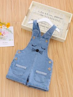 Denim Overall Shorts, Kids Dungarees, Denim Overalls Shorts, Baby Jeans, Kids Dress Wear, Baby Boy Dress, Kids Denim, Baby Frocks Designs, Jeans Kids