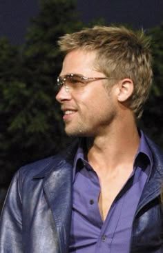 Brad Pitt Short Haircut, Brad Pitt Mullet Hair, Brad Pitt 00s, Rocker Hairstyles Men, 2000s Mens Hair, Brad Pitt Buzzcut, 2000s Hairstyles Men, Warrior Haircut, Warrior Cut Men