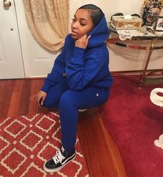 Color Champion outfit Vans Sk8-hi Champion Slick bun Sweatsuit Champion hoodie Champion sweatpants Outfit Vans, Slick Bun, Vans Outfit, Champion Sweatpants, Baddie Fits, Vans Sk8 Hi