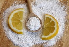 a wooden spoon with sugar and lemon slices on it