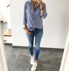 Pinterest: @pawank90 Outfits With Striped Shirts, Mode Tips, Mode Casual, Looks Style, Mode Inspiration, Outfit Casual, Outfits Casuales, Ripped Jeans, Look Fashion