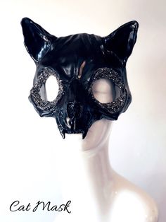 Katzen Masquerade Maske mit Juwelenbesatz um die Augen S H I P P I N G - Versand am selben Tag oder innerhalb von 24 Stunden. 1-2 Tag garantierte Lieferservices angeboten, fügen Sie Artikel in den Warenkorb und klicken Sie auf die Schaltfläche Versand, um Preise zu erhalten. Bitte hinterlassen Sie eine Check-out-Notiz mit Ihrem Bedarf Datum & Telefonnummer (insbesondere für Express- und kundenspezifische Aufträge) Nachricht für Lieferzeitrahmen (Geben Sie Ihr Land / Bundesland an). I N C L U D E D Maske kommt mit passenden Bändern S I Z E Erwachsene Größe. Detaillierte Abmessungen auf Anfrage. K U S T O M I Z A T I O N Wenn Sie die Maske passend zu Ihrem Kostüm/Kleid färben & verschönern möchten, wählen Sie eine individuelle Farbe und nehmen Sie Kontakt mit uns auf, wir lieben es, an Sonde Skeleton Cat Costume, Cat Skull Mask, Animal Masquerade Mask, Black Masquerade, Mystical Elements, Purple Mask, Skull Helmet, Mask Cat, Haunting Beauty