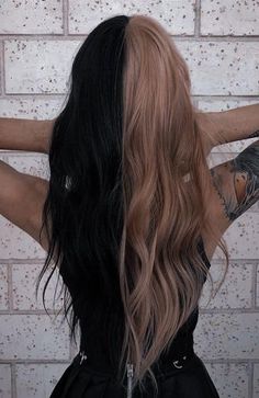 Two Sided Hair Color, Money Piece Split Dye, Peak A Boo Blonde, Blonde Brown Split Dye, Two Hair Colors Split, Colerd Hair, Ponytail Ideas For Long Hair, Half And Half Dyed Hair, Brown And Blonde Split Dye