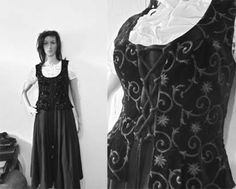 Vintage 80s dirndl in black by Perry Landhaus. The velvet bodice with subtle embroidery and lacing provides the traditional style element in this beautiful piece. The dress closes at the back with a zip. Outer material: 55% new wool 45% cotton velvet 77% cotton 33% modal. Lining material: 100% viscose. The blouse is NOT included!! The size is indicated as 36/Size:S Length: 120cm Forearm width: 42 cm Waist:39cm Simply measured Dirndl Dress, 80s Dress, The Velvet, Historical Clothing, Cotton Velvet, Traditional Style, Flapper Dress, Favorite Outfit