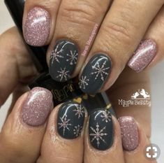 Winter Nails Gel, Ten Nails, Manicure Gel, Christmas Gel Nails, Christmas Nails Acrylic, Winter Nail Designs, Dipped Nails, Xmas Nails