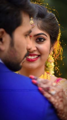 Marrage Pic Couple, Couple Photoshoot Poses Indian Wedding, Groom And Bride Poses, Photo Poses For Couples Wedding Photography, Mrg Photography, Couple Photography Poses For Wedding, Video Making Ideas, Shaadi Photography, Wedding Poses For Bride